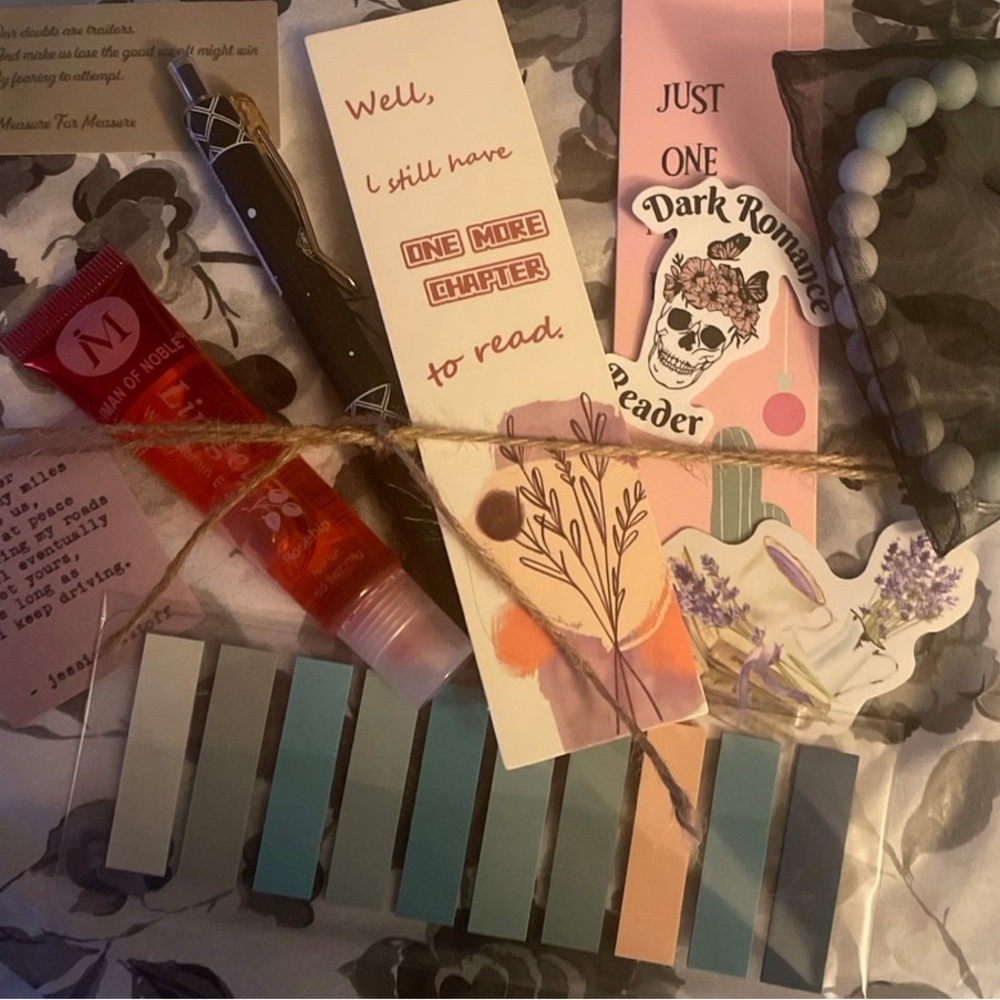 Book Lover's Gift Set with Accessories